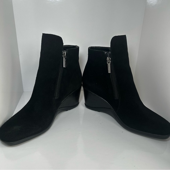 Valdini Women’s Black Suede Ankle Boots, Size 6.5 - Picture 10 of 10